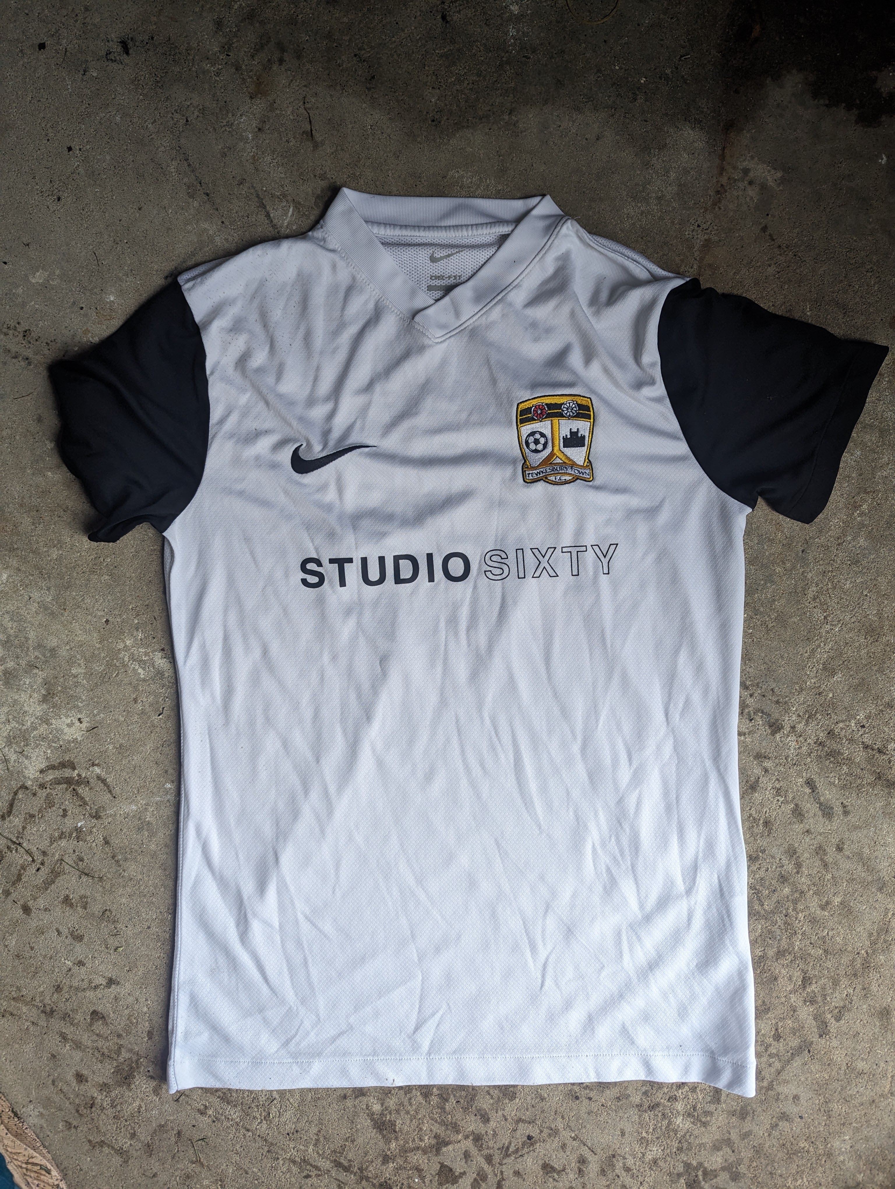 AFC Bibury away shirt